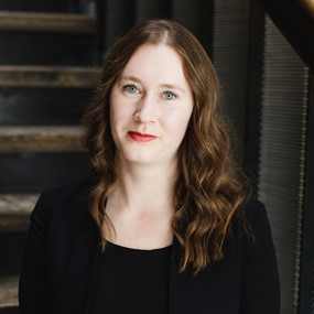 Amanda V. Krakauer